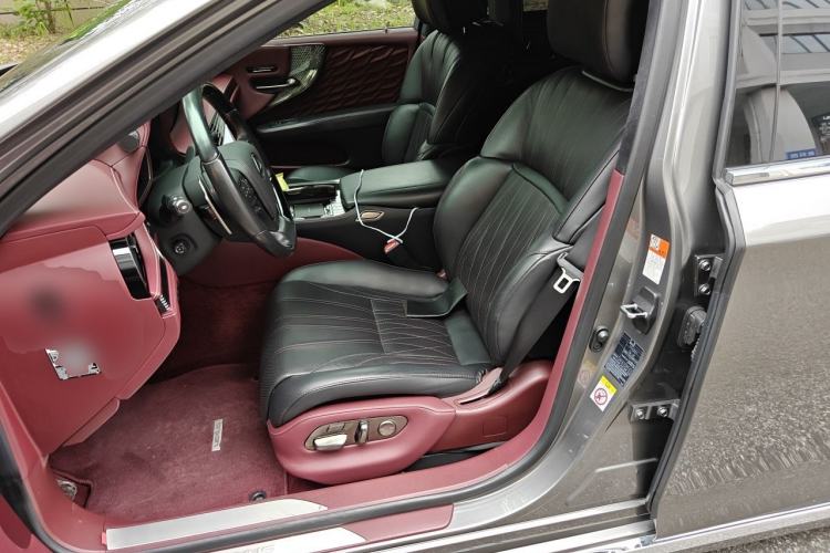 Used Lexus LS 2018 500h Executive Edition China VI Left Front Seat