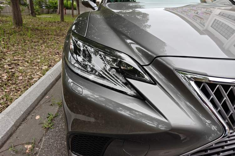 Used Lexus LS 2018 500h Executive Edition China VI Right Front Headlight
