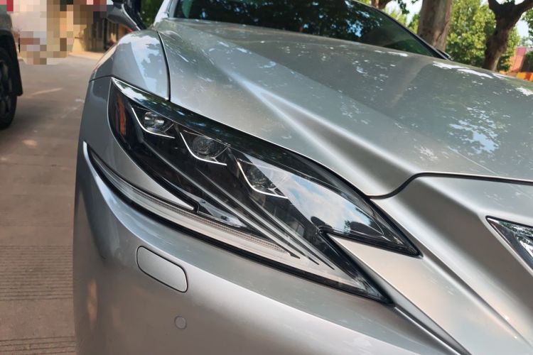 Used Lexus LS 2018 500h Premier Edition China V Standard Right Front Headlight