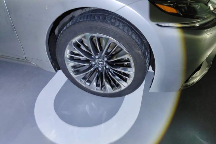 Used Lexus LS 2018 500h Executive Edition China V Standard Right Front Wheel Hub