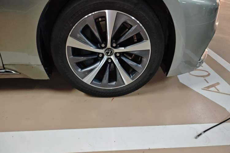 Used Lexus LS 2018 350 Excellence Edition China V Standard Right Front Wheel Hub