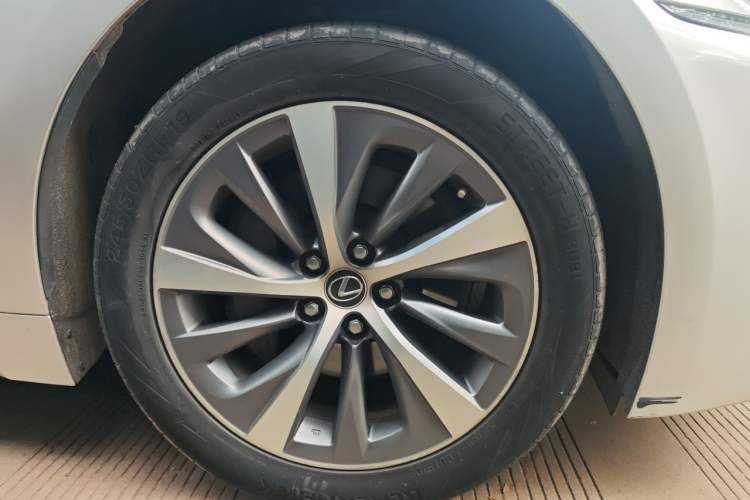 Used Lexus LS 2018 500h Premier Edition China V Standard Right Front Wheel Hub