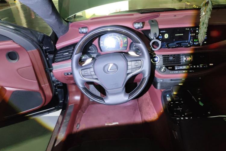 Used Lexus LS 2018 500h Executive Edition China V Standard Steering Wheel