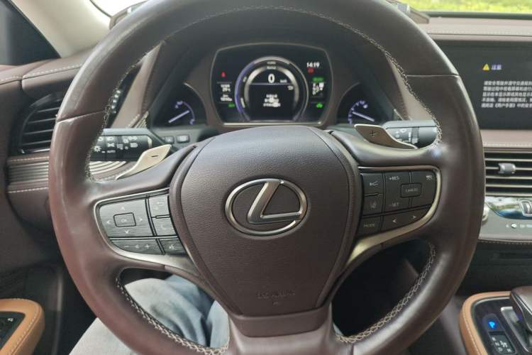 Used Lexus LS 2018 500h Premier Edition China V Standard Steering Wheel