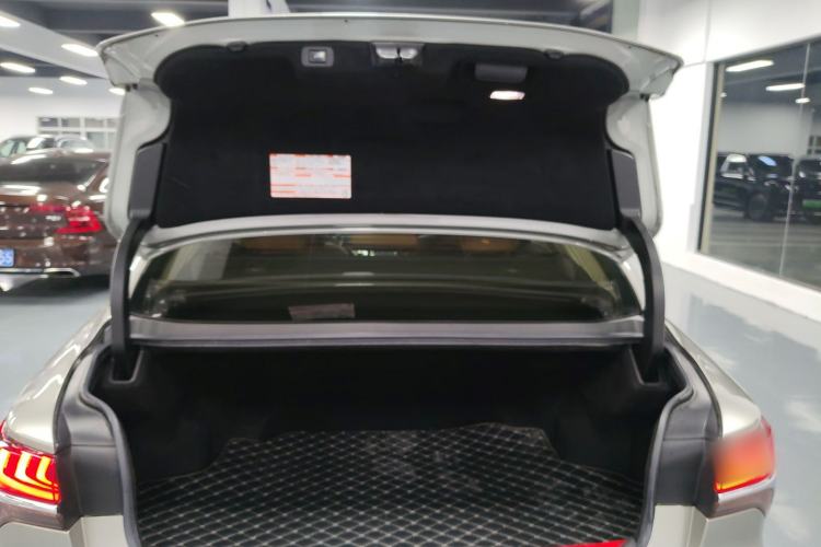 Used Lexus LS 2018 500h Premier Edition China V Standard Trunk