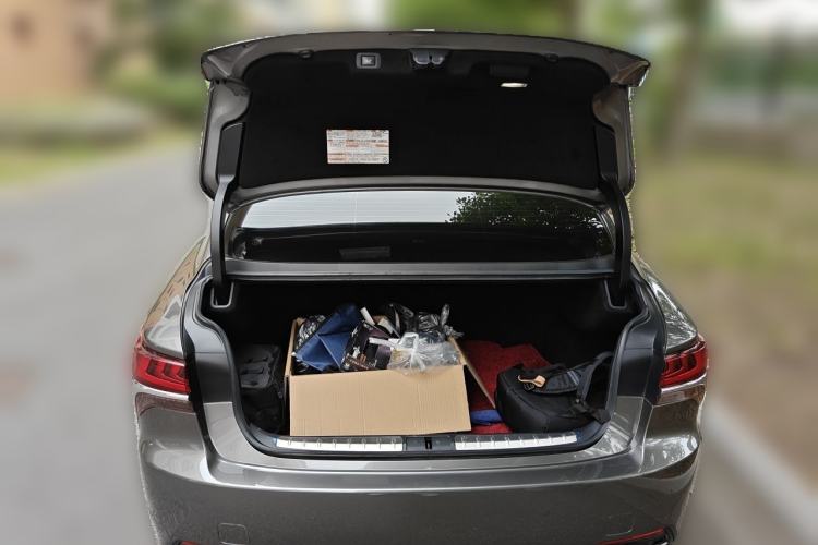 Used Lexus LS 2018 500h Executive Edition China VI Trunk