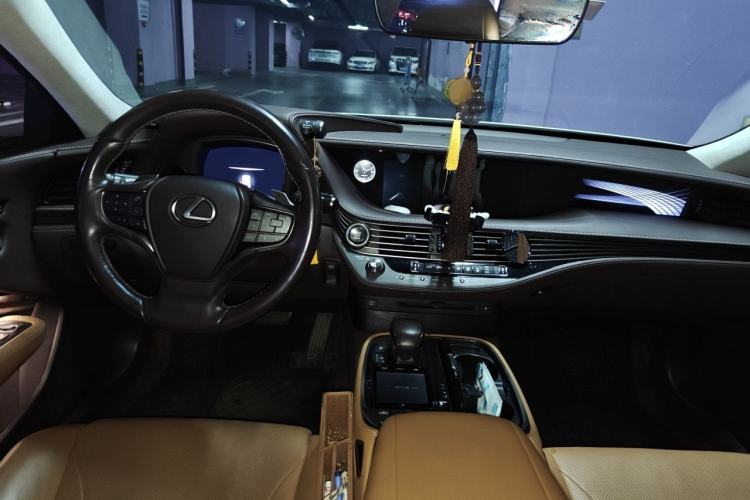 Used Lexus LS 2018 350 Excellence Edition China V Standard Center Console