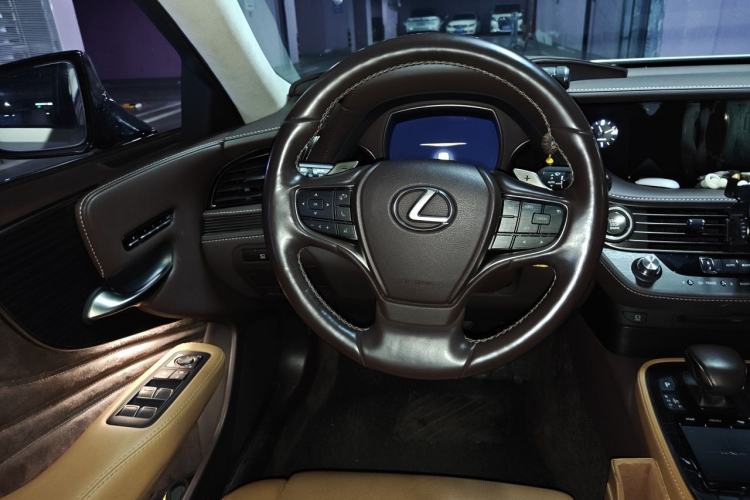 Used Lexus LS 2018 350 Excellence Edition China V Standard Steering Wheel