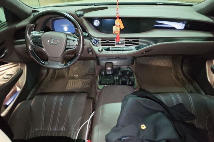 Used Lexus LS 2018 500h Luxury Edition China V Standard Center Console