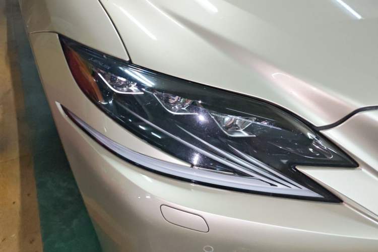 Used Lexus LS 2018 500h Luxury Edition China V Standard Right Front Headlight
