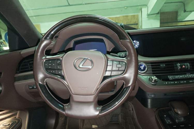 Used Lexus LS 2018 500h Luxury Edition China V Standard Steering Wheel