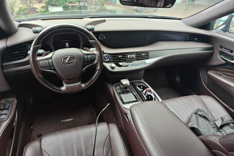 Used Lexus LS 2020 500h Luxury Edition China VI Standard Center Console