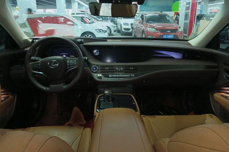 Used Lexus LS 2020 500h Excellence Edition China VI standard Center Console