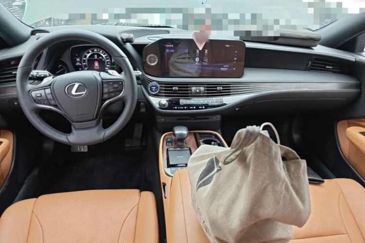 Used Lexus LS 2020 500h Excellence Edition China VI standard Center Console