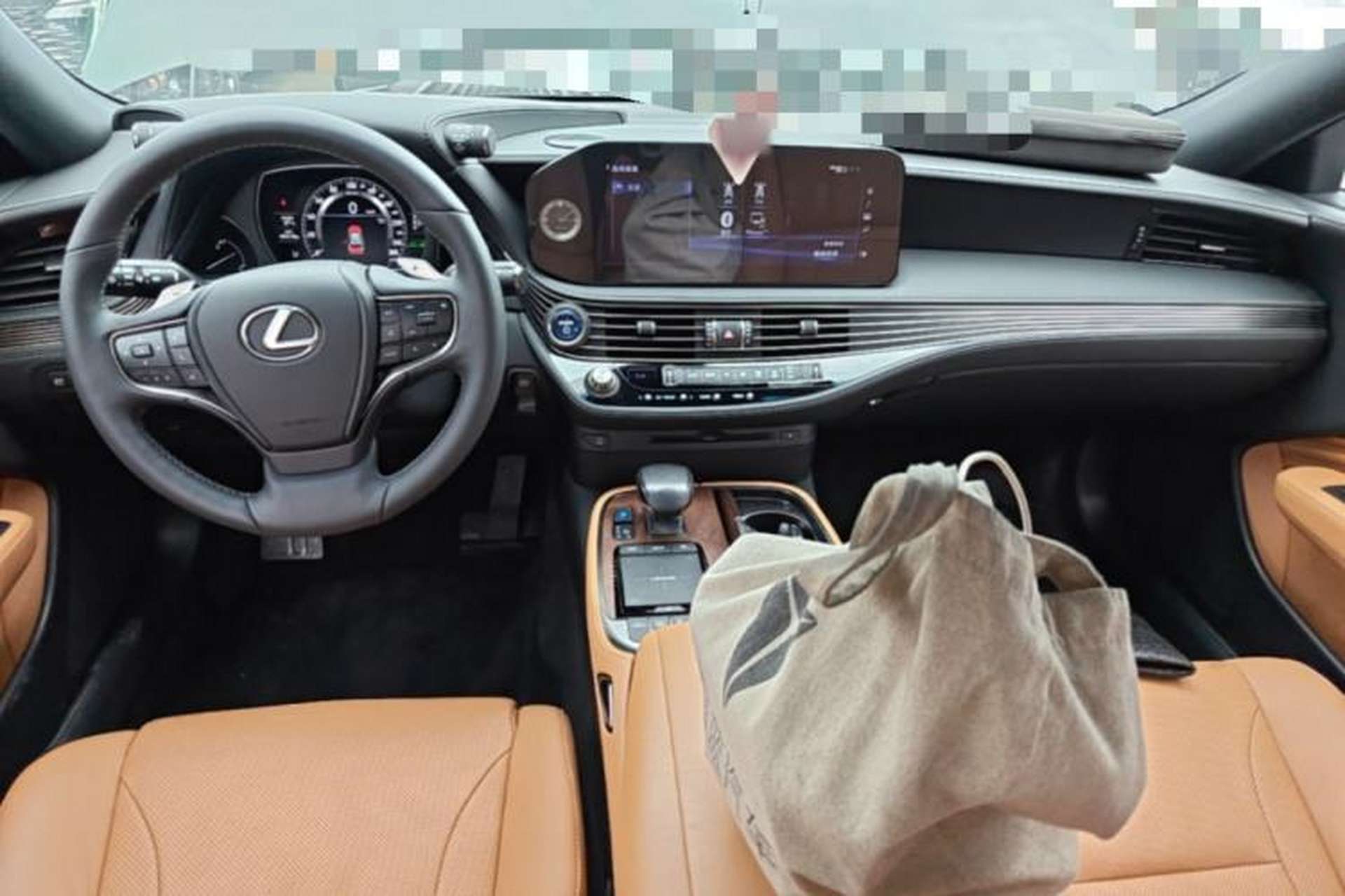 Used Lexus LS 2020 500h Excellence Edition China VI standard Center Console