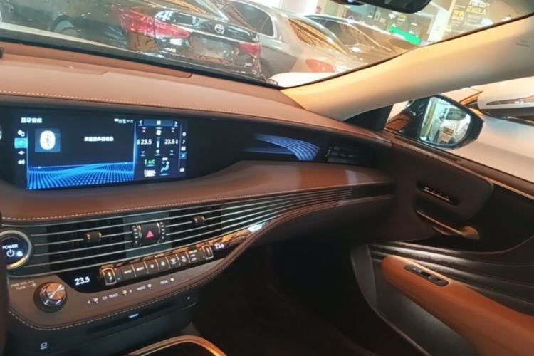 Used Lexus LS 2020 500h Excellence Edition China VI standard Center Console