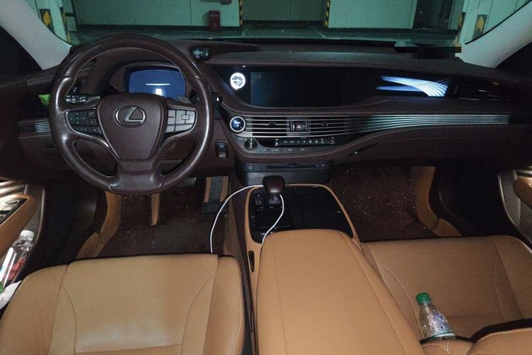 Used Lexus LS 2020 500h Excellence Edition China VI standard Center Console