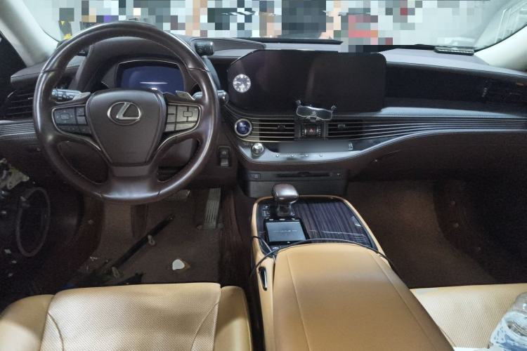 Used Lexus LS 2020 500h Excellence Edition China VI standard Center Console