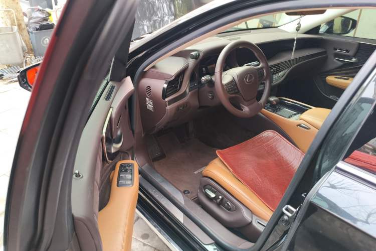 Used Lexus LS 2020 500h Excellence Edition China VI standard Driver Seat