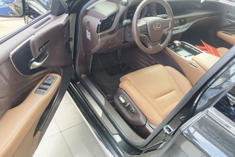 Used Lexus LS 2020 500h Excellence Edition China VI standard Driver Seat
