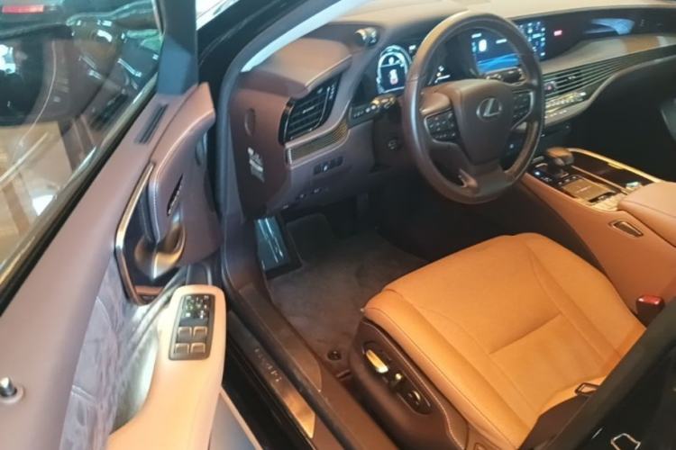 Used Lexus LS 2020 500h Excellence Edition China VI standard Driver Seat