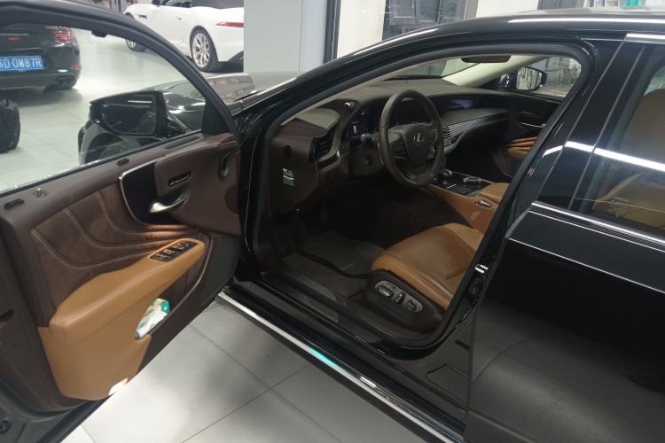 Used Lexus LS 2020 500h Excellence Edition China VI standard Driver Seat