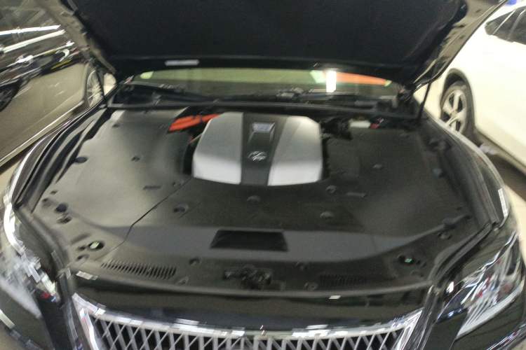 Used Lexus LS 2020 500h Excellence Edition China VI standard Engine Bay