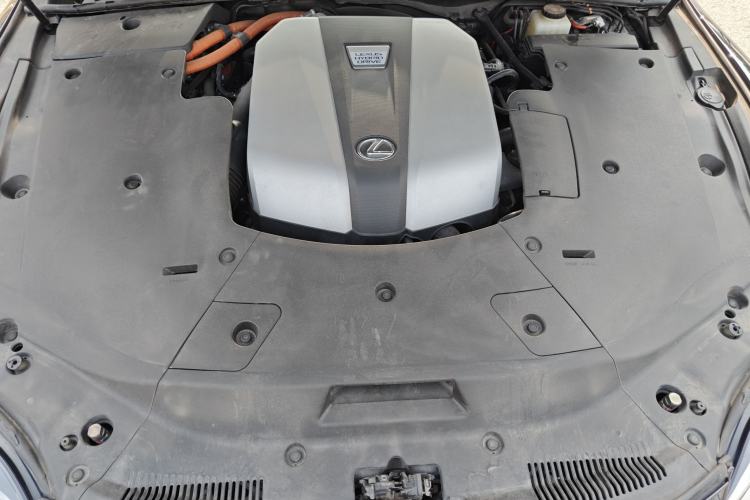 Used Lexus LS 2020 500h Excellence Edition China VI standard Engine Bay