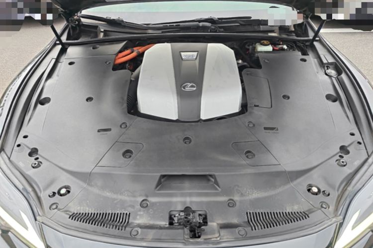 Used Lexus LS 2020 500h Excellence Edition China VI standard Engine Bay