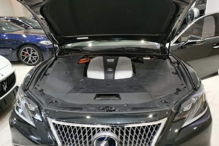 Used Lexus LS 2020 500h Excellence Edition China VI standard Engine Bay