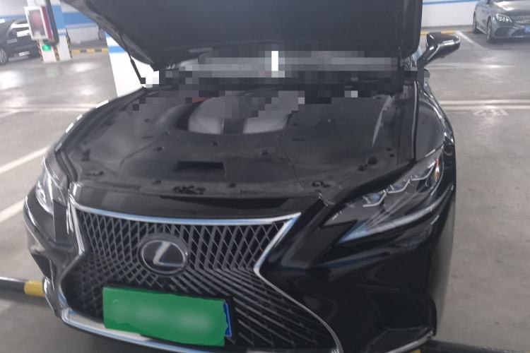Used Lexus LS 2020 500h Executive Version China VI Standard Engine Bay