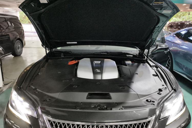Used Lexus LS 2020 500h Excellence Edition China VI standard Engine Bay