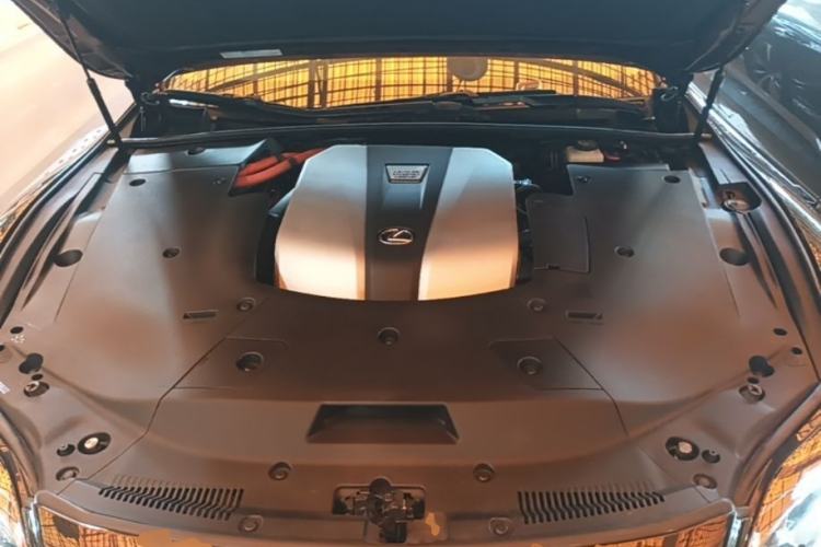 Used Lexus LS 2020 500h Excellence Edition China VI standard Engine Bay