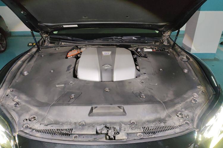 Used Lexus LS 2020 500h Excellence Edition China VI standard Engine Bay