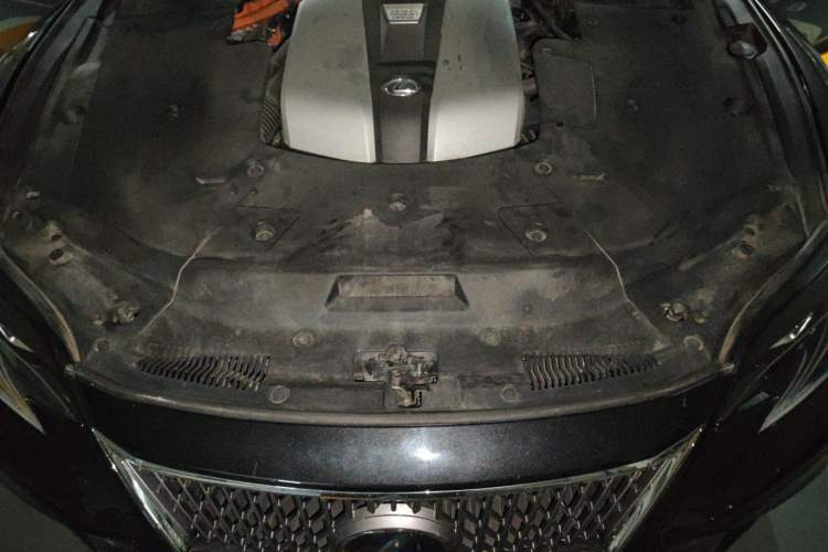 Used Lexus LS 2020 500h Excellence Edition China VI standard Engine Bay