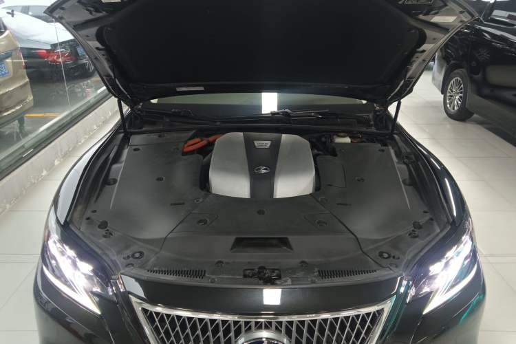 Used Lexus LS 2020 500h Excellence Edition China VI standard Engine Bay