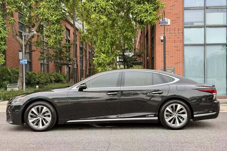 Used Lexus LS 2020 500h Excellence Edition China VI standard Exterior 3