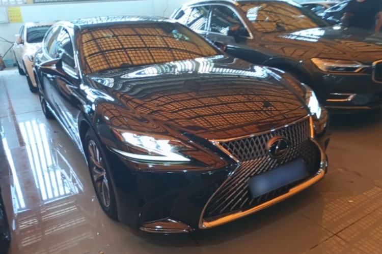 Used Lexus LS 2020 500h Excellence Edition China VI standard Front Right 45 Deg