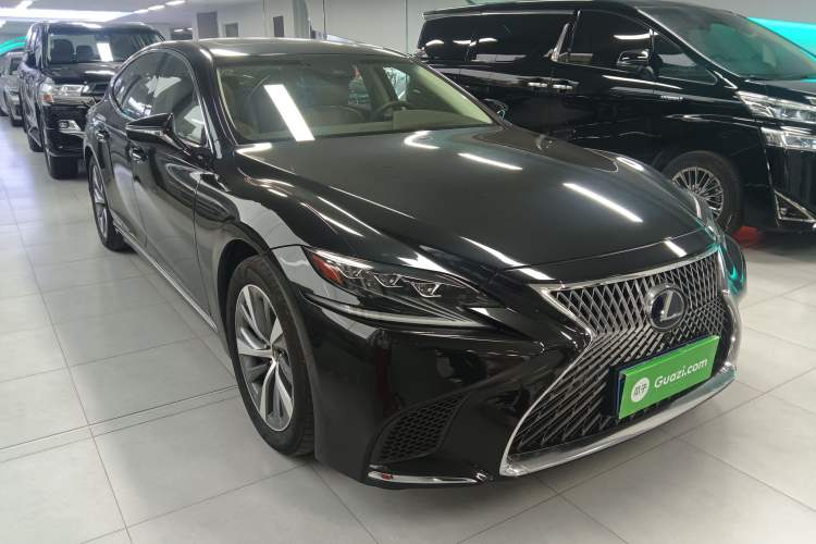 Used Lexus LS 2020 500h Excellence Edition China VI standard Front Right 45 Deg