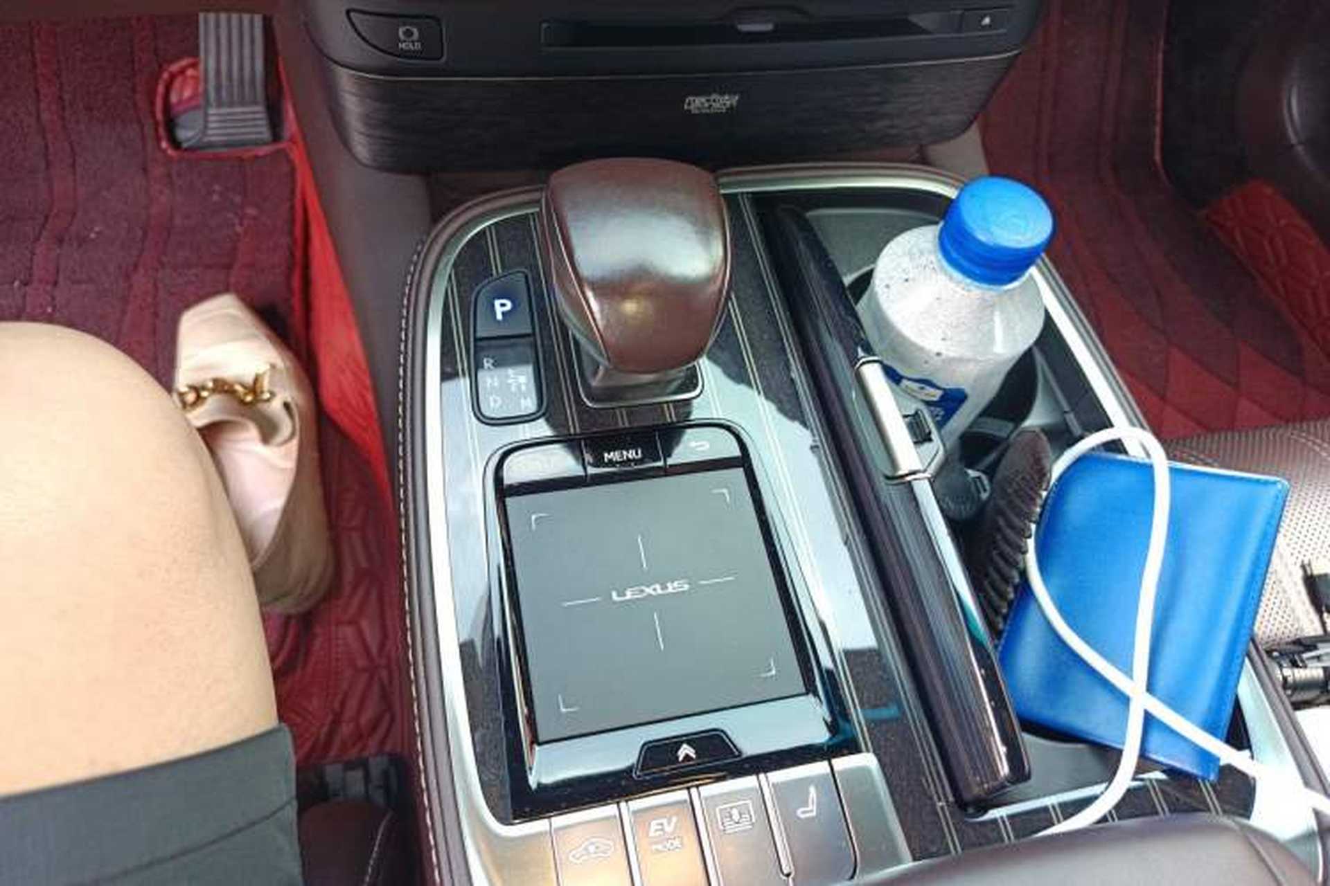 Used Lexus LS 2020 500h Luxury Edition China VI Standard Gear Lever