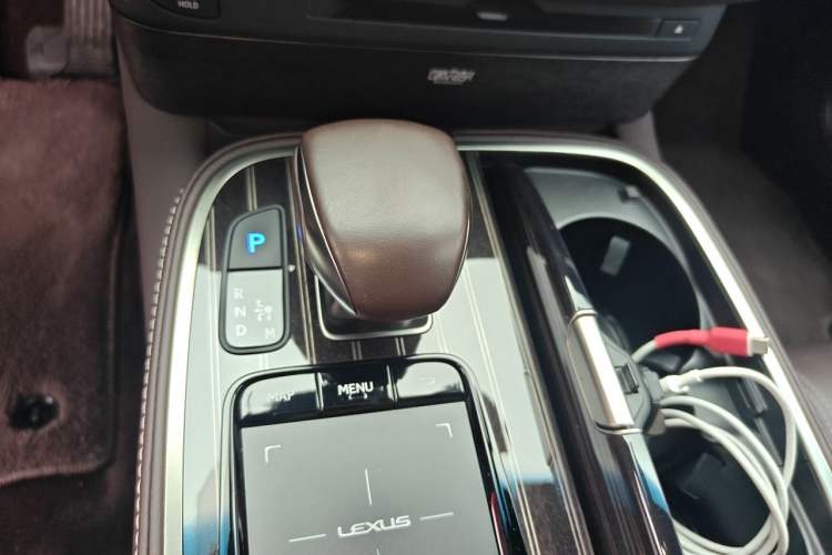 Used Lexus LS 2020 500h Luxury Edition China VI Standard Gear Lever