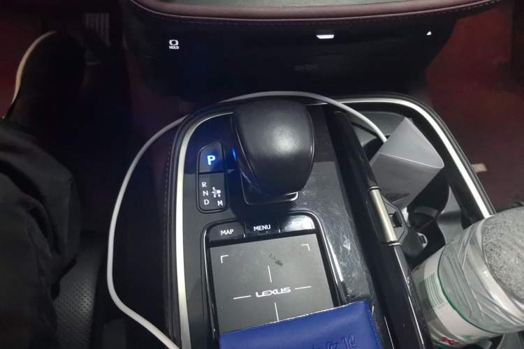 Used Lexus LS 2020 500h Executive Version China VI Standard Gear Lever