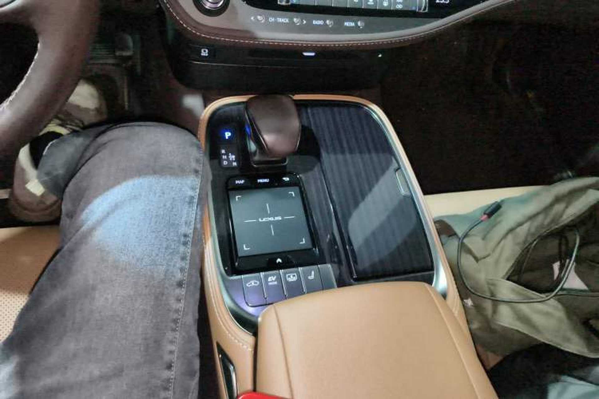 Used Lexus LS 2020 500h Excellence Edition China VI standard Gear Lever