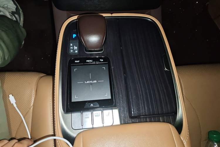 Used Lexus LS 2020 500h Excellence Edition China VI standard Gear Lever