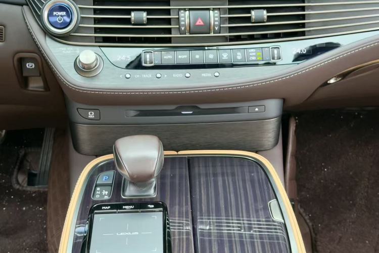 Used Lexus LS 2020 500h Excellence Edition China VI standard Interior 1