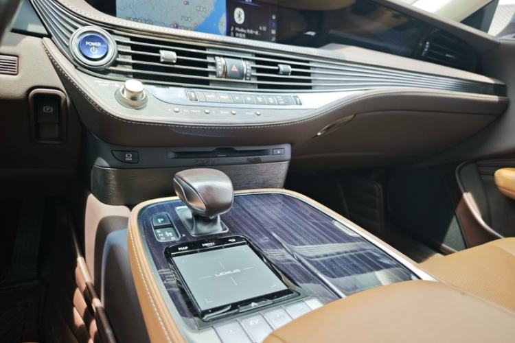 Used Lexus LS 2020 500h Excellence Edition China VI standard Interior 10