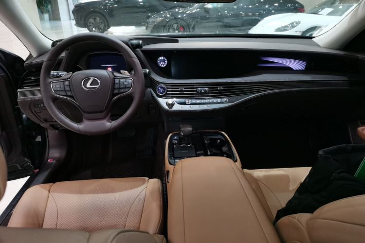 Used Lexus LS 2020 500h Excellence Edition China VI standard Interior 2