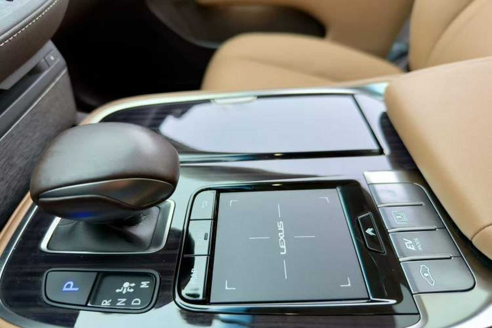 Used Lexus LS 2020 500h Excellence Edition China VI standard Interior 2