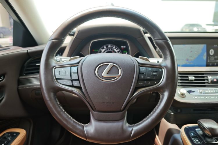 Used Lexus LS 2020 500h Excellence Edition China VI standard Interior 2
