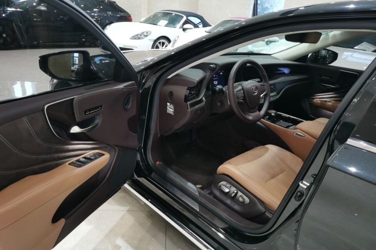 Used Lexus LS 2020 500h Excellence Edition China VI standard Interior 3